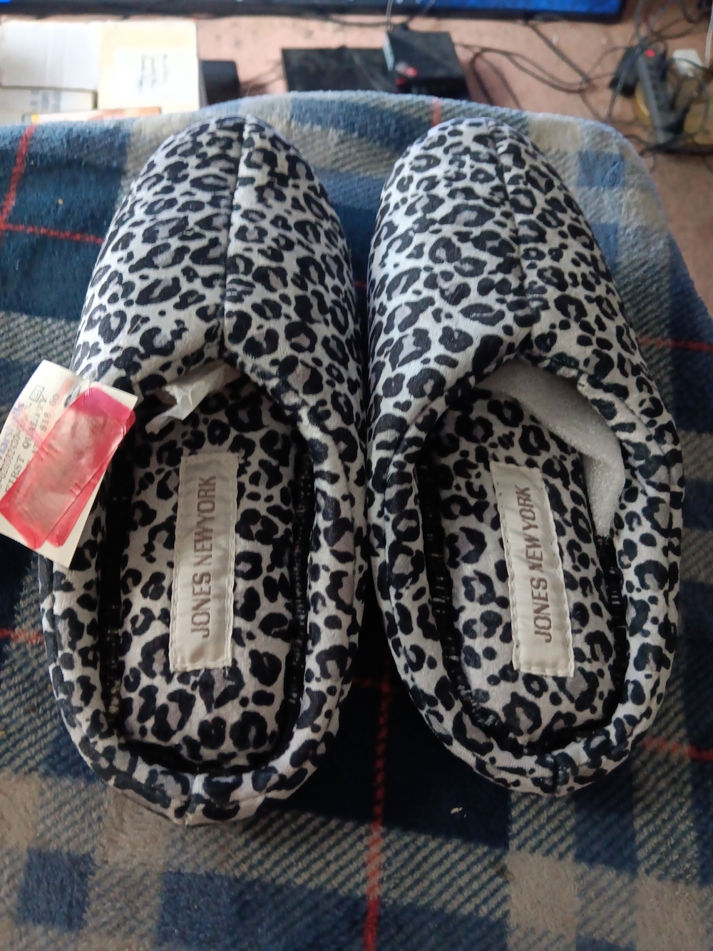 Jones New York Black and Gray Leopard Print Women's Slip-On Slippers